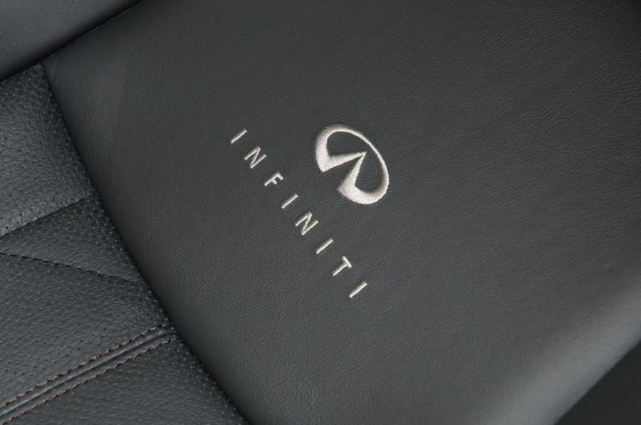  Infiniti FX50 2009 года  (фото 39 из 110)
